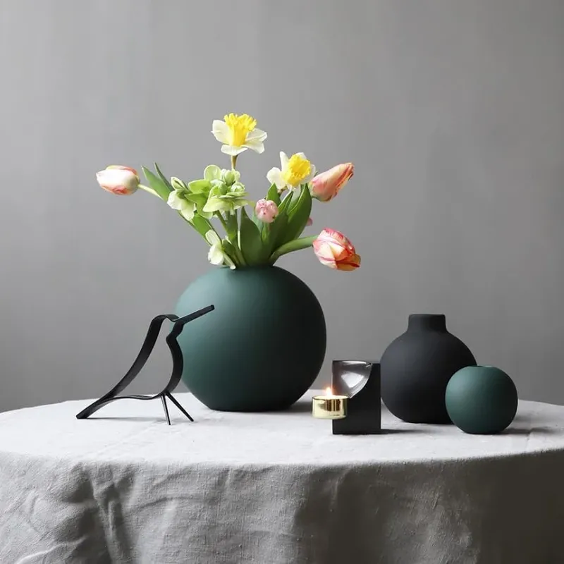 Elegant Fugleskulptur i Sort Bøgetræ – Perfekt til Moderne Hjem