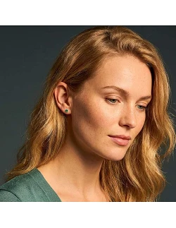 Elegante Smaragd Ørestikker – 9 Karat Guld