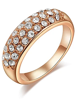 Moderne og smuk guldbelagt ring prydet med ægte Swarovski krystaller