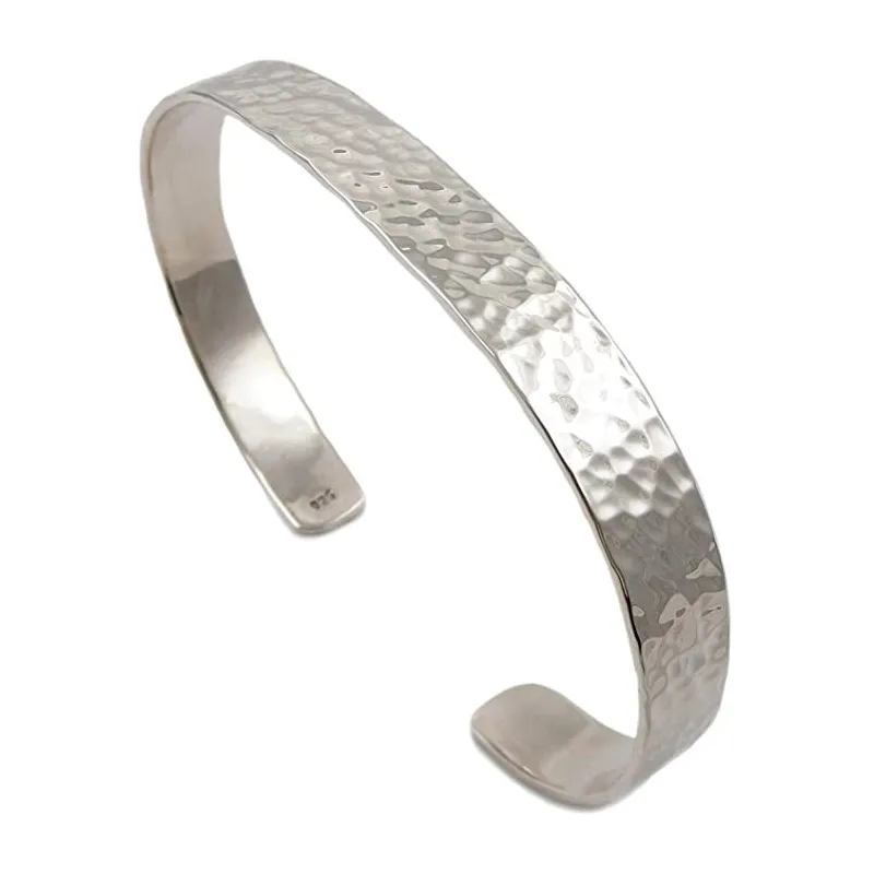 Moderne Cuff Armbånd I Hammerslags Effekt - 925 Sterling Sølv